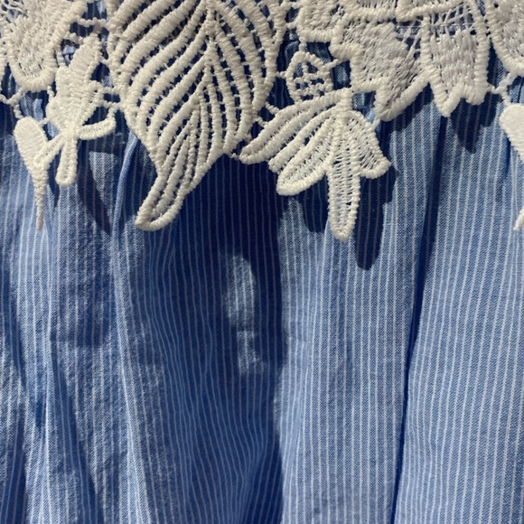 Forever21 blue stripe top with lace detail, size S - Picture 3 of 4
